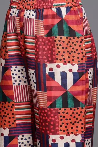 Women Geometric Printed Kurta with Trousers