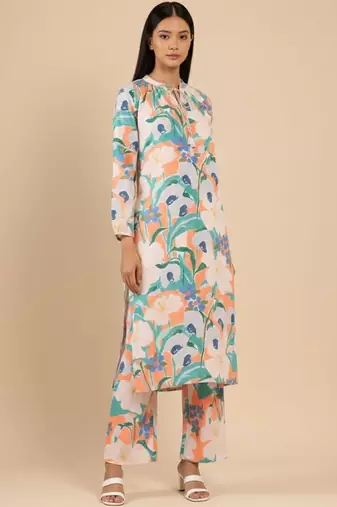Floral Printed Mandarin Collar Straight Kurta With Trousers