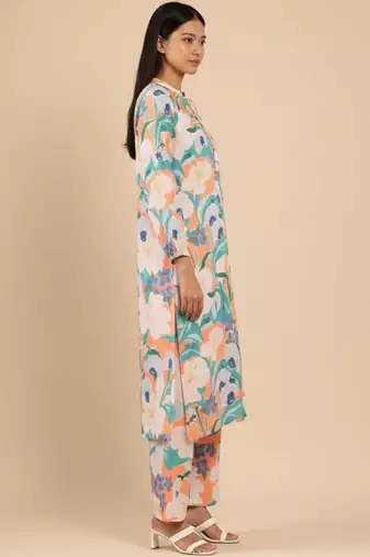 Floral Printed Mandarin Collar Straight Kurta With Trousers