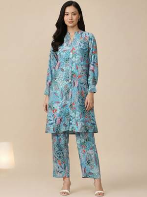 Women Floral Printed Regular Kurta with Trousers 1