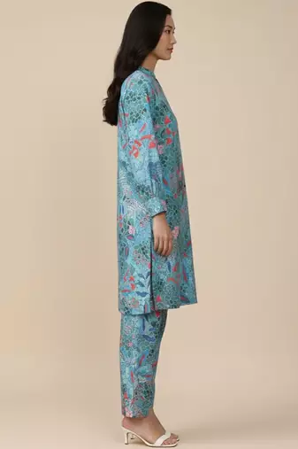 Women Floral Printed Regular Kurta with Trousers