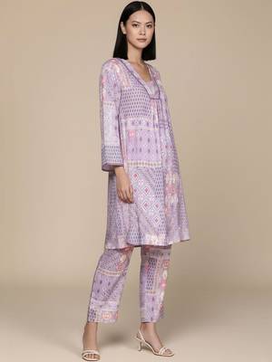 Women Printed Kurta Sets 3