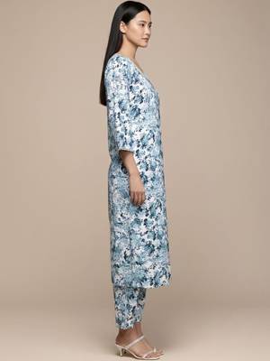 Women Floral Printed Regular Kurta with Trousers 6