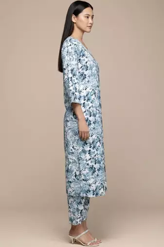 Women Floral Printed Regular Kurta with Trousers