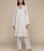 Women Printed Regular Kurta with Trousers