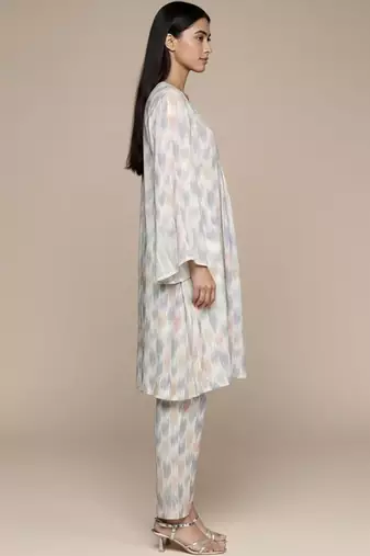 Women Printed Regular Kurta with Trousers