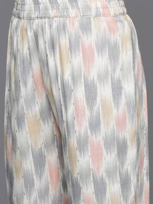 Women Printed Regular Kurta with Trousers 4
