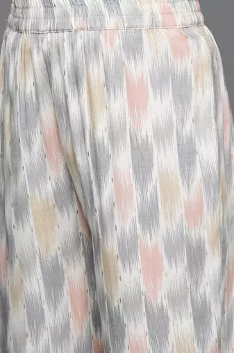 Women Printed Regular Kurta with Trousers