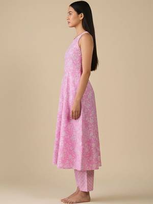 Women Floral Printed Empire Pure Cotton Kurta with Trousers 2