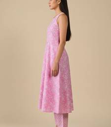 Women Floral Printed Empire Pure Cotton Kurta with Trousers