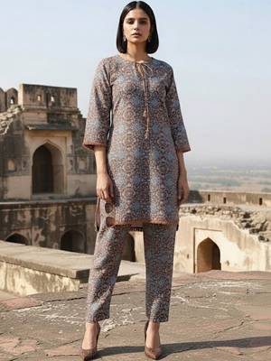 Women Ethnic Motifs Printed Regular Kurta with Trousers 1