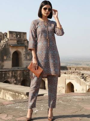 Women Ethnic Motifs Printed Regular Kurta with Trousers 2