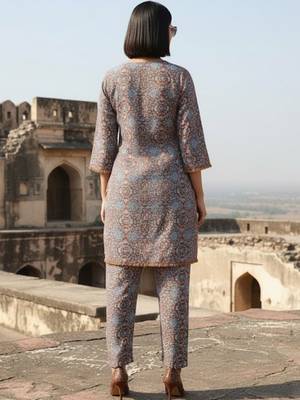 Women Ethnic Motifs Printed Regular Kurta with Trousers 3