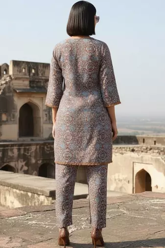 Women Ethnic Motifs Printed Regular Kurta with Trousers