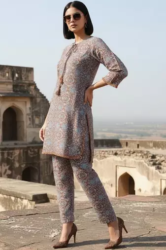 Women Ethnic Motifs Printed Regular Kurta with Trousers