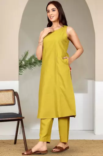 Women Round Neck Kurta With Trouser