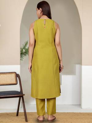 Women Round Neck Kurta With Trouser 5
