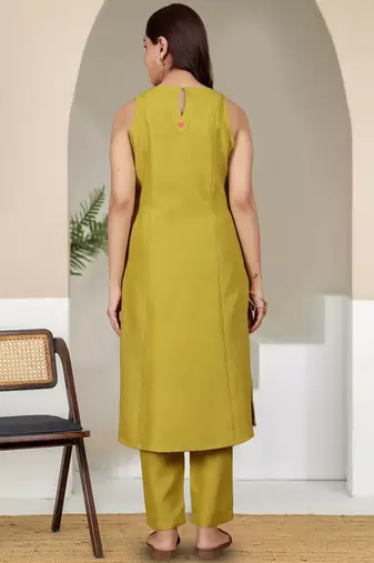Women Round Neck Kurta With Trouser