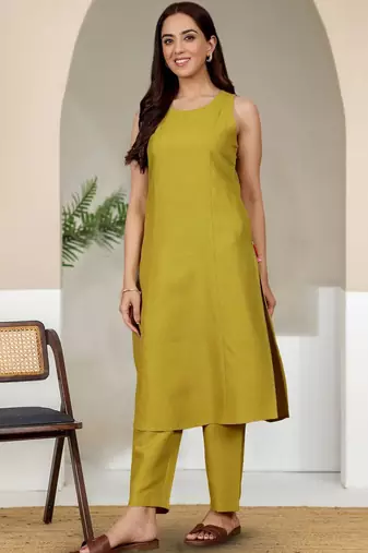Women Round Neck Kurta With Trouser