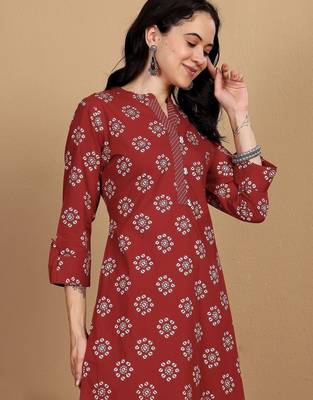 Women Cotton Blend Ethnic Motifs Printed Regular Kurta Set With Trousers 2