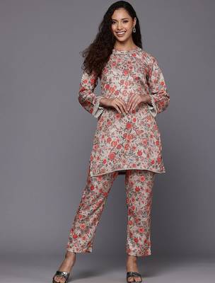 Grey Floral Printed Mandarin Collar Straight Kurta With Trousers 1