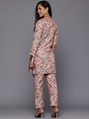 Grey Floral Printed Mandarin Collar Straight Kurta With Trousers 2