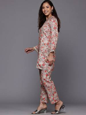 Grey Floral Printed Mandarin Collar Straight Kurta With Trousers 3