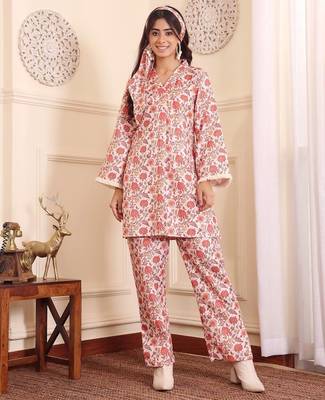 Off White Floral Printed V-Neck Flared Sleeves Straight Kurta With Trousers 3