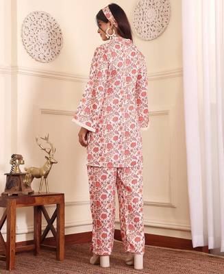 Off White Floral Printed V-Neck Flared Sleeves Straight Kurta With Trousers 4