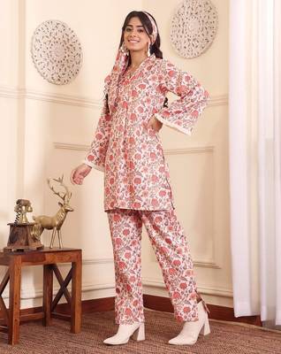 Off White Floral Printed V-Neck Flared Sleeves Straight Kurta With Trousers 6