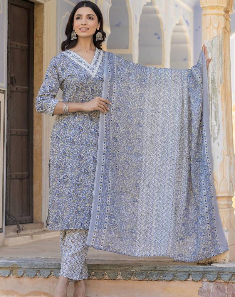 Paisley Printed Regular Thread Work Kurta with Trousers & With Dupatta