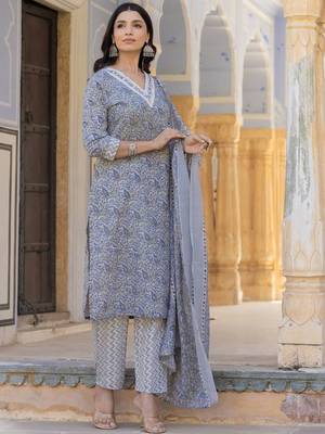 Paisley Printed Regular Thread Work Kurta with Trousers & With Dupatta 3