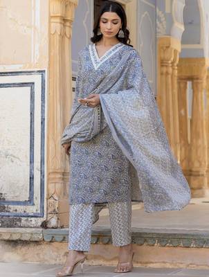 Paisley Printed Regular Thread Work Kurta with Trousers & With Dupatta 4