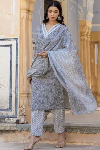Paisley Printed Regular Thread Work Kurta with Trousers & With Dupatta