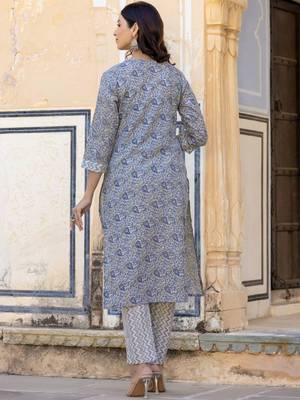 Paisley Printed Regular Thread Work Kurta with Trousers & With Dupatta 5