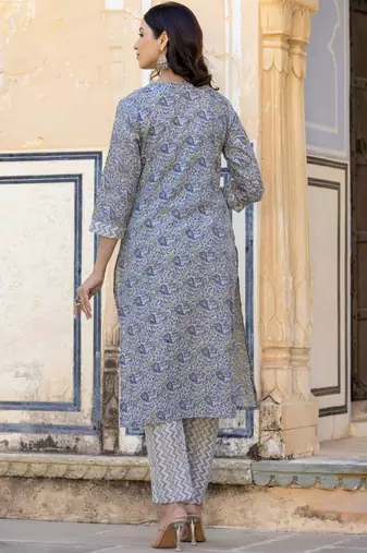 Paisley Printed Regular Thread Work Kurta with Trousers & With Dupatta