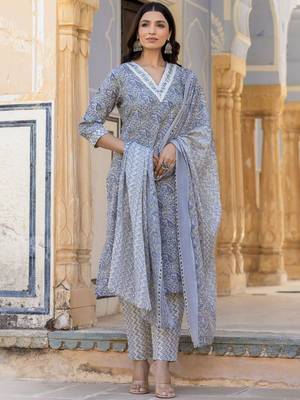 Paisley Printed Regular Thread Work Kurta with Trousers & With Dupatta 6