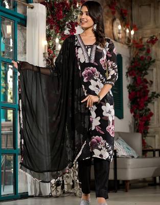 V-Neck Mirror & Sequins Embellished Kurta Set 3