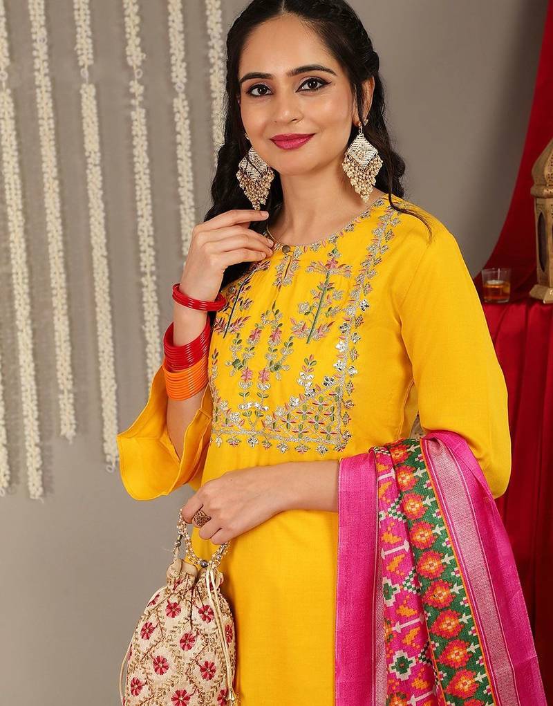 Ethnic Motif Yoke Design Gotta Patti Cotton Kurta With Trousers & Dupatta
