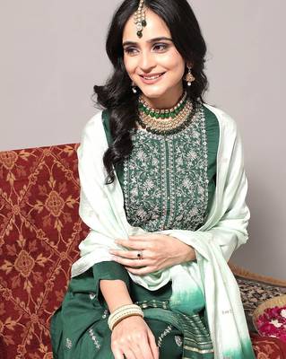Ethnic Motifs Embroidered Thread work Straight Kurta & Trousers With Dupatta 2