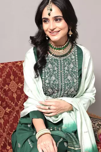 Ethnic Motifs Embroidered Thread work Straight Kurta & Trousers With Dupatta