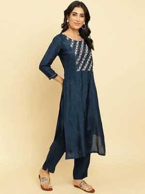 Floral Embroidered Beads & Stones Kurta With Trousers & Dupatta 4