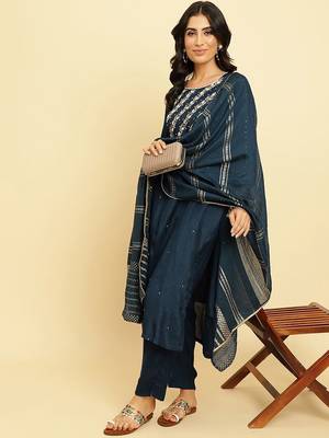 Floral Embroidered Beads & Stones Kurta With Trousers & Dupatta 7