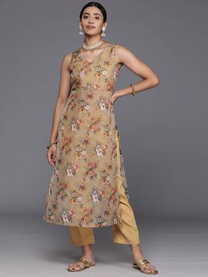 Floral Printed High Slit Fusion Kurta with Trousers 1