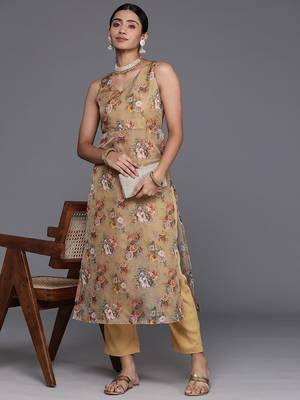 Floral Printed High Slit Fusion Kurta with Trousers 6