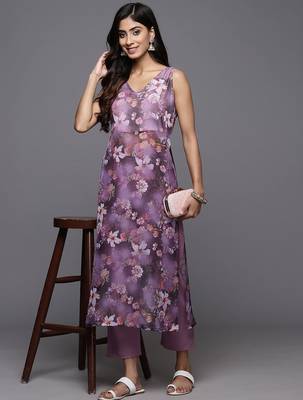 Floral Printed Regular Kurta with Trousers 6