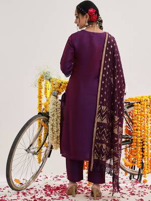 Women Ethnic Motifs Embroidered Gotta Patti Kurta Set 6