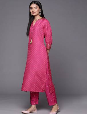 Women Pink Bandhani Printed Sequinned Kurta with Trousers 4