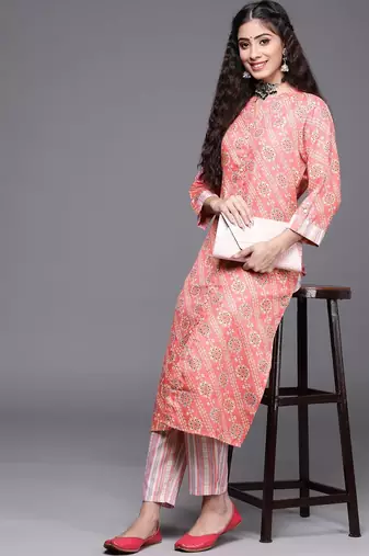 Women Coral Bandhani Printed Kurta with Trousers
