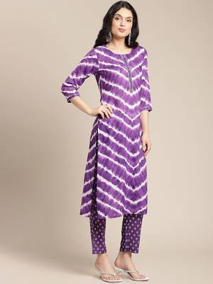 Women Violet Printed Panelled Kurta with Trousers 4